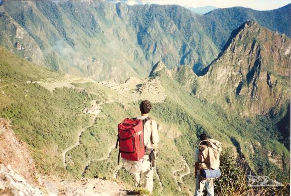 Depois de quase 40 km de trilhas pelas montanhas peruanas, a emoção de se chegar a Machu Picchu, no Peru (foto de Julho de 1990)